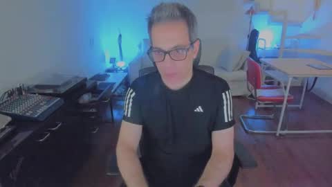 Snapshot of andy0pandi chatting on December 14, 2025, 10:47 pm Andrew online show from December 14, 2025, 10:47 pm