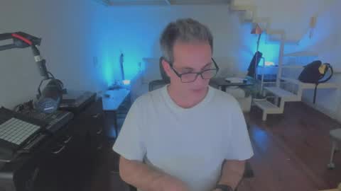 Snapshot of andy0pandi chatting on April 17, 2026, 2:14 am Andrew online show from April 17, 2026, 2:14 am