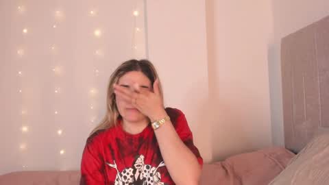 Snapshot of andy_and_emma chatting on December 29, 2024, 3:57 pm andy_and_emma online show from December 29, 2024, 3:57 pm