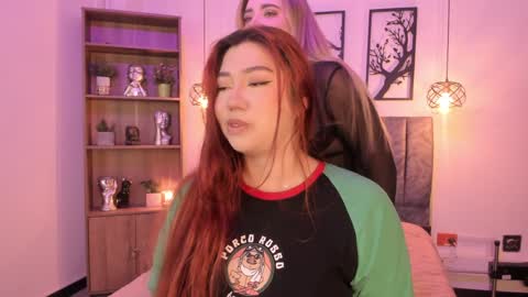 Snapshot of andy_and_emma chatting on January 1, 2025, 12:11 pm andy_and_emma online show from January 1, 2025, 12:11 pm