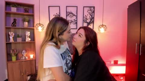 Snapshot of andy_and_emma chatting on February 7, 2025, 1:01 pm andy_and_emma online show from February 7, 2025, 1:01 pm