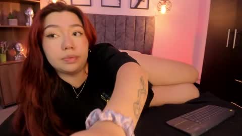 Snapshot of andy_and_emma chatting on February 20, 2025, 3:52 pm andy_and_emma online show from February 20, 2025, 3:52 pm