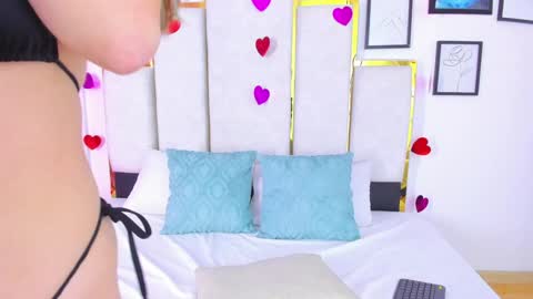 Snapshot of andy_bluee chatting on February 4, 2025, 6:57 am Andy bluee online show from February 4, 2025, 6:57 am