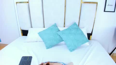 Snapshot of andy_bluee chatting on February 28, 2025, 7:15 am Andy bluee online show from February 28, 2025, 7:15 am