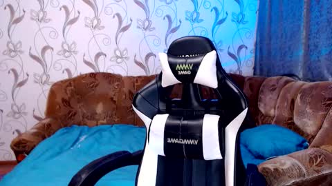 Snapshot of andy_booy chatting on September 18, 2025, 9:50 pm Andy online show from September 18, 2025, 9:50 pm