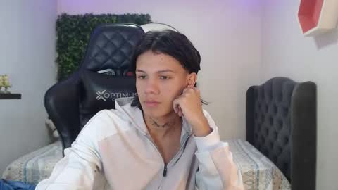 andy_dan1 online show from January 15, 2025, 4:32 pm