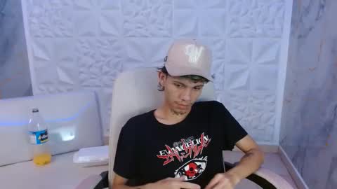 andy_dan1 online show from April 22, 2026, 8:43 pm