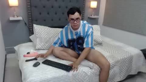 Snapshot of andy_estevez chatting on July 2, 2026, 8:37 pm ANDY ESTEVEZ online show from July 2, 2026, 8:37 pm