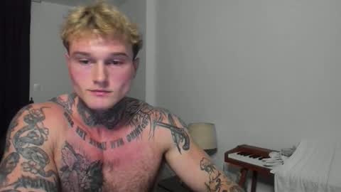 Snapshot of andy_hunk chatting on December 13, 2025, 11:43 pm Andrew online show from December 13, 2025, 11:43 pm