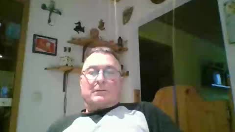 Snapshot of andybayern chatting on April 14, 2026, 4:46 pm andybayern online show from April 14, 2026, 4:46 pm