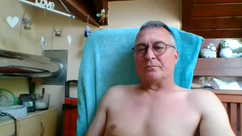 Snapshot of andybayern chatting on May 27, 2026, 3:09 pm andybayern online show from May 27, 2026, 3:09 pm