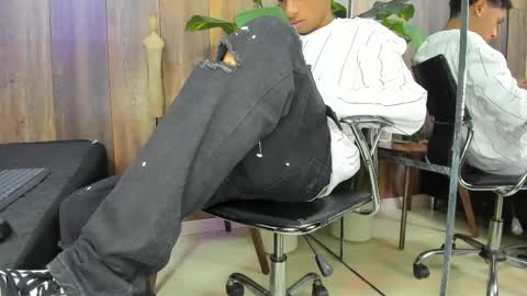 Snapshot of andysins chatting on May 4, 2026, 10:44 am Andy online show from May 4, 2026, 10:44 am