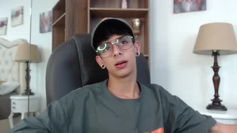andyxibrat online show from May 4, 2026, 6:59 pm
