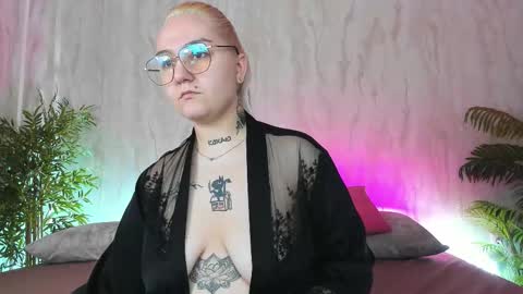 Anet Dream online show from November 28, 2025, 5:04 pm