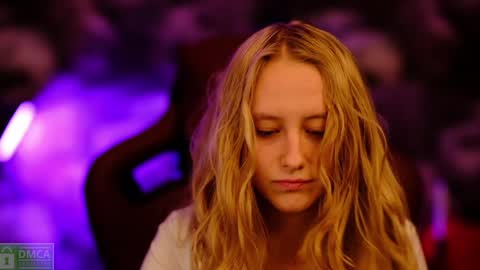 angeellina online show from January 1, 2025, 7:53 pm