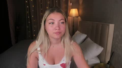 Snapshot of angel__grace chatting on July 13, 2026, 12:02 am Grace online show from July 13, 2026, 12:02 am
