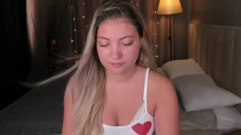 Snapshot of angel__grace chatting on August 4, 2026, 12:25 am Grace online show from August 4, 2026, 12:25 am