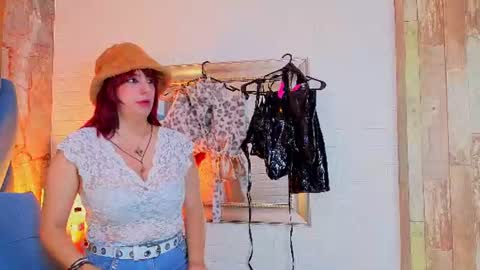 Snapshot of angel__red_ chatting on June 10, 2026, 4:01 am angel__red_ online show from June 10, 2026, 4:01 am