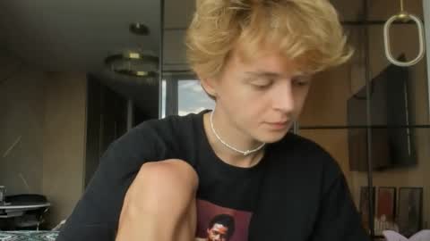 Snapshot of angel_andreww chatting on May 14, 2026, 10:33 am angel_andreww online show from May 14, 2026, 10:33 am