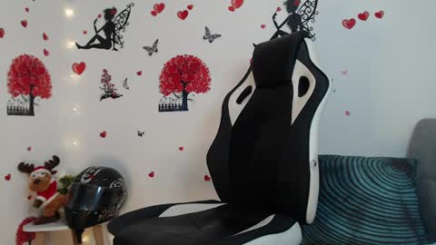 Snapshot of angel_curl chatting on January 25, 2025, 6:46 pm Angel Curl online show from January 25, 2025, 6:46 pm