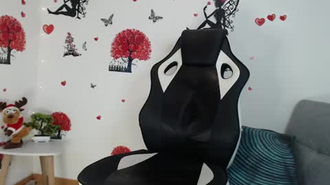 Snapshot of angel_curl chatting on February 5, 2025, 1:47 am Angel Curl online show from February 5, 2025, 1:47 am