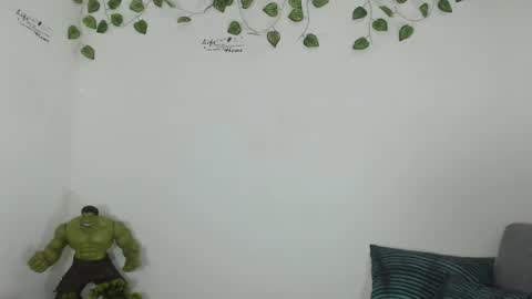 Snapshot of angel_curl chatting on November 21, 2025, 9:35 pm Angel Curl online show from November 21, 2025, 9:35 pm