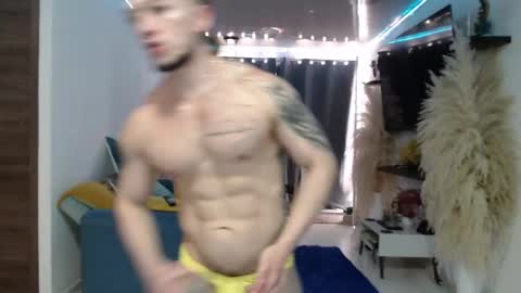 Snapshot of angel_curl chatting on June 1, 2026, 6:31 pm Angel Curl online show from June 1, 2026, 6:31 pm