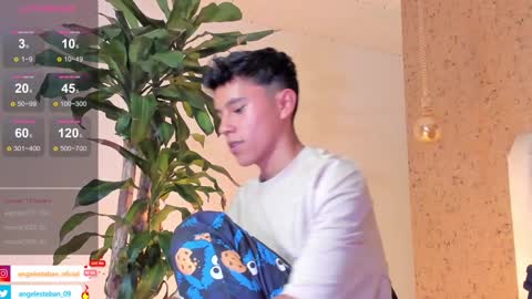 Snapshot of angel_esteban_fx chatting on February 8, 2025, 10:29 am ngel Esteban online show from February 8, 2025, 10:29 am