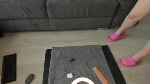 Snapshot of angel_face_devil_mind chatting on May 3, 2026, 12:00 pm Viktoria online show from May 3, 2026, 12:00 pm