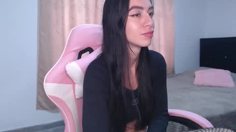 Angel Girl online show from October 3, 2025, 9:45 pm