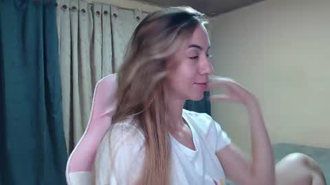 Snapshot of angel_girl10 chatting on July 19, 2026, 11:41 pm Angel Girl online show from July 19, 2026, 11:41 pm