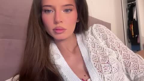 Snapshot of angel_isia chatting on April 5, 2026, 10:40 pm isia online show from April 5, 2026, 10:40 pm