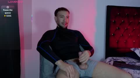 angel_kyrozz online show from May 4, 2026, 5:31 pm