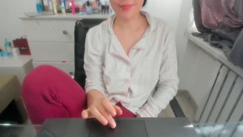 angel_lee__ online show from February 3, 2025, 7:29 am