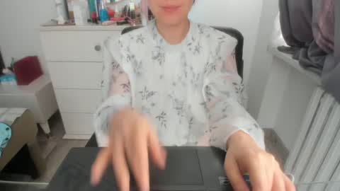 angel_lee__ online show from February 9, 2025, 5:19 am