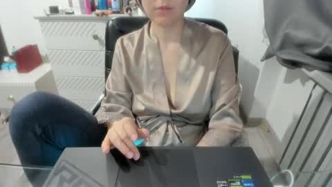 angel_lee__ online show from February 10, 2025, 11:36 am