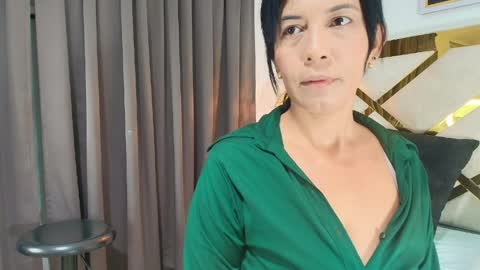 Nicolle  online show from April 16, 2026, 11:22 am