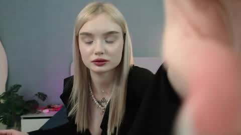 Snapshot of angel_share chatting on May 10, 2026, 6:07 am Angela online show from May 10, 2026, 6:07 am