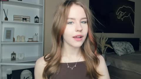 Snapshot of angel_to_burn chatting on May 18, 2026, 7:25 am SofiaSofi online show from May 18, 2026, 7:25 am