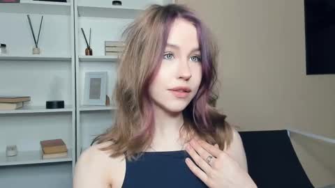 Snapshot of angel_to_burn chatting on May 28, 2026, 7:49 am SofiaSofi online show from May 28, 2026, 7:49 am