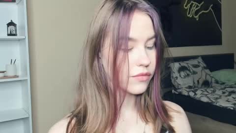Snapshot of angel_to_burn chatting on May 29, 2026, 7:28 am SofiaSofi online show from May 29, 2026, 7:28 am
