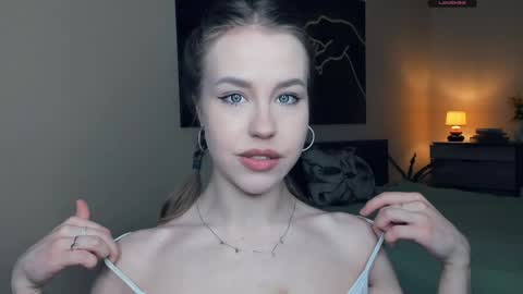 Snapshot of angel_to_burn chatting on June 6, 2026, 7:35 am SofiaSofi online show from June 6, 2026, 7:35 am