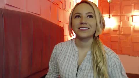 Snapshot of angel_white25 chatting on December 14, 2025, 11:37 am Angel online show from December 14, 2025, 11:37 am