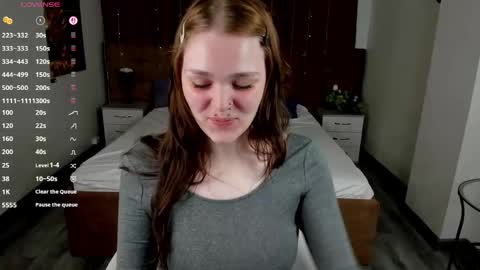 Snapshot of angela_flowers chatting on June 7, 2026, 5:44 am Angela online show from June 7, 2026, 5:44 am