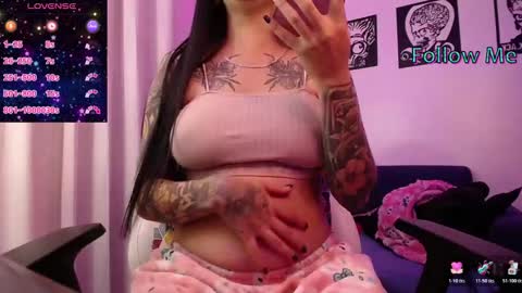 Angela online show from December 18, 2025, 11:11 pm