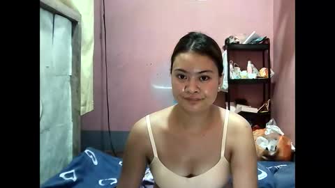 angela_rose12345 online show from April 27, 2026, 7:17 am