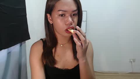 Snapshot of angela_star888 chatting on May 18, 2026, 9:26 am angela_star888 online show from May 18, 2026, 9:26 am