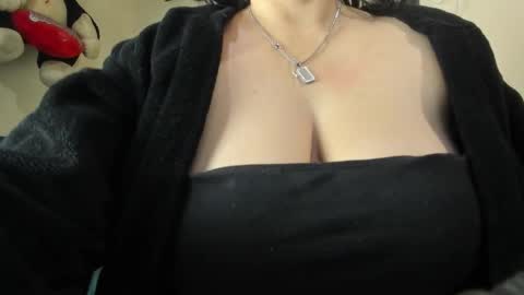 Angela online show from November 3, 2025, 1:40 am