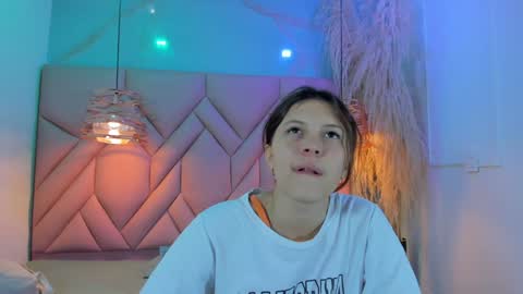 Snapshot of angelaa_cute chatting on December 23, 2024, 11:57 am ANGELA online show from December 23, 2024, 11:57 am