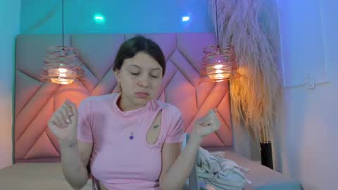 Snapshot of angelaa_cute chatting on December 26, 2024, 12:16 pm ANGELA online show from December 26, 2024, 12:16 pm